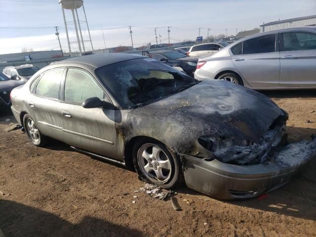 2004 Ford Taurus SE