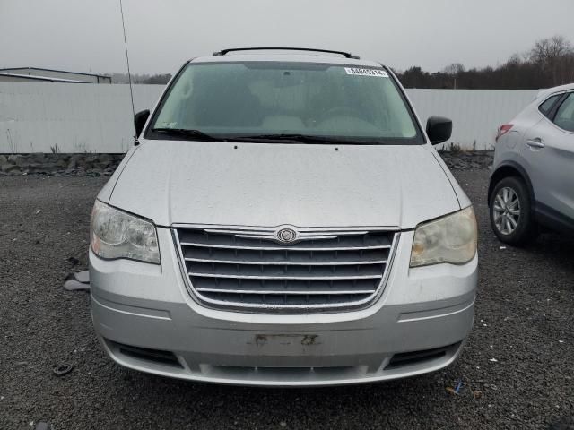 2010 Chrysler Town & Country LX