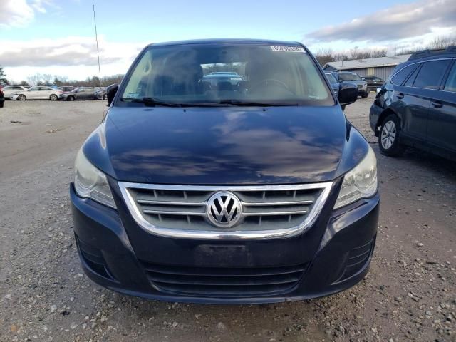 2010 Volkswagen Routan SE