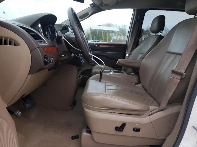 2013 Chrysler Town & Country Touring L