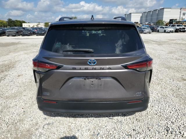 2021 Toyota Sienna XLE