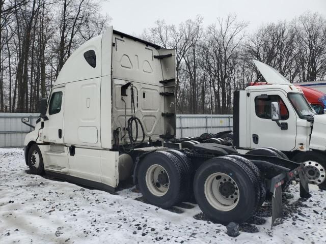 2020 Freightliner Cascadia 126