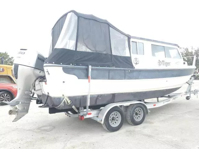 2005 Cdor Boat