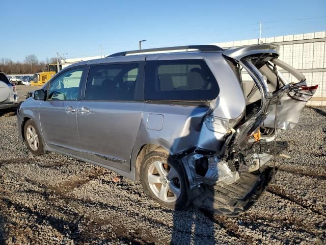 2018 Toyota Sienna LE