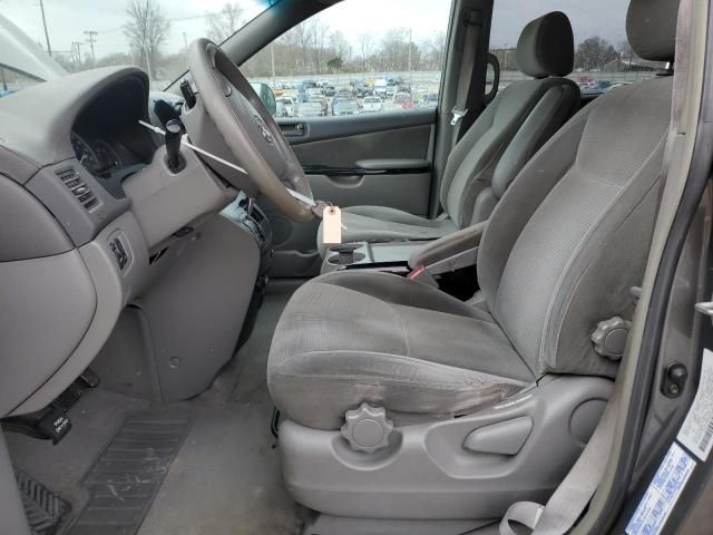 2004 Toyota Sienna CE