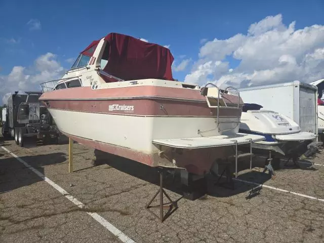 1984 Cruisers Yachts Boat