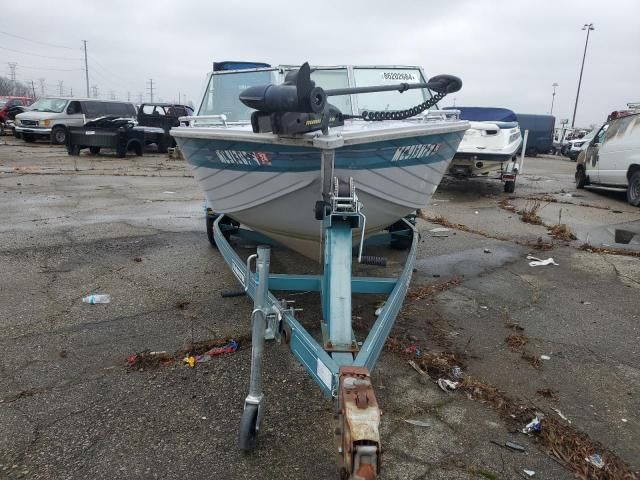 1993 Crestliner Boat