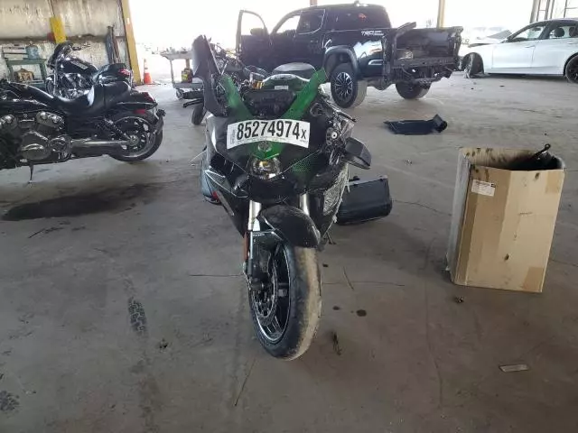 2022 Kawasaki ZX1002 R