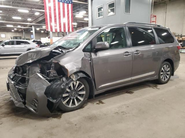 2018 Toyota Sienna XLE