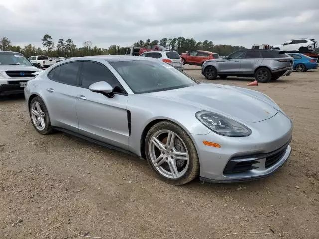 2018 Porsche Panamera 4