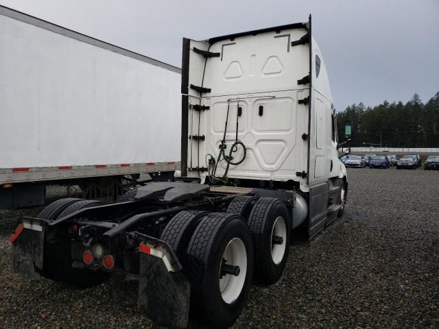 2020 Freightliner Cascadia 126