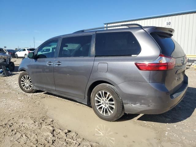 2018 Toyota Sienna XLE