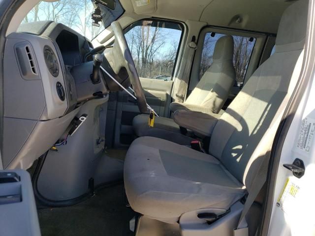 2014 Ford Econoline E350 Super Duty Wagon