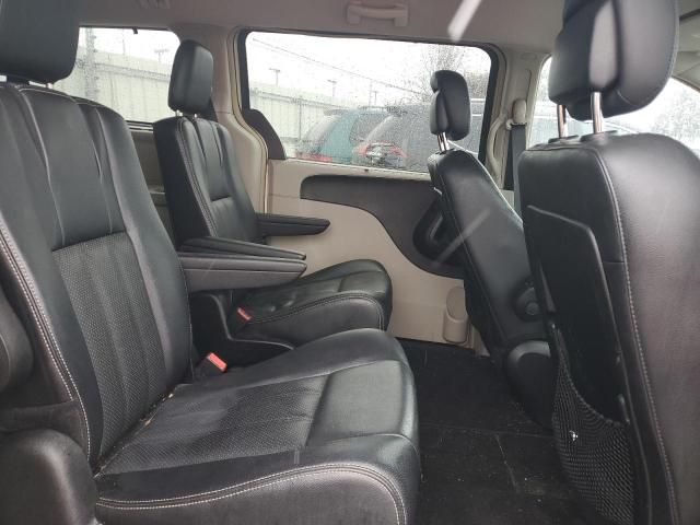 2014 Chrysler Town & Country Touring L