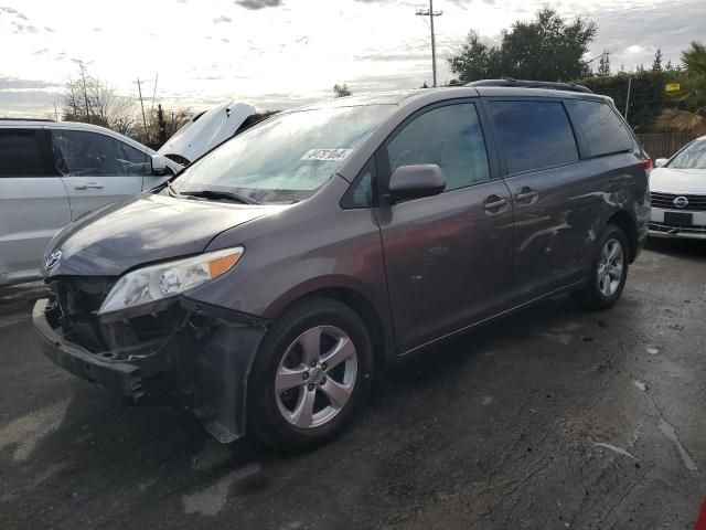 2014 Toyota Sienna LE