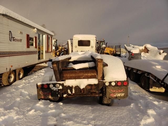 2004 Kenworth Construction T800