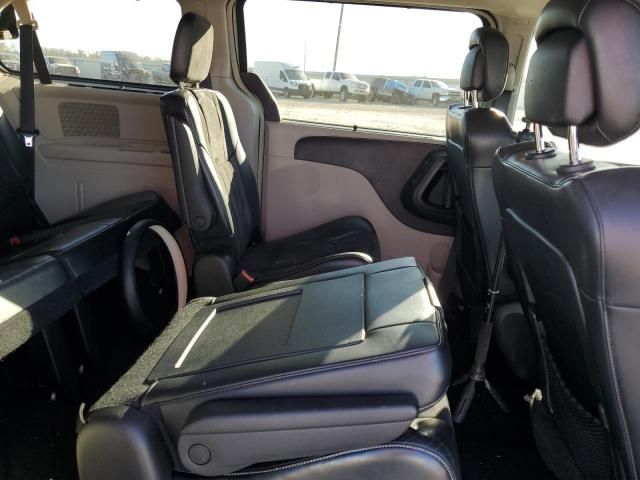 2014 Chrysler Town & Country Touring L