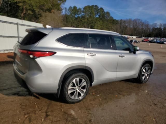 2022 Toyota Highlander Hybrid XLE